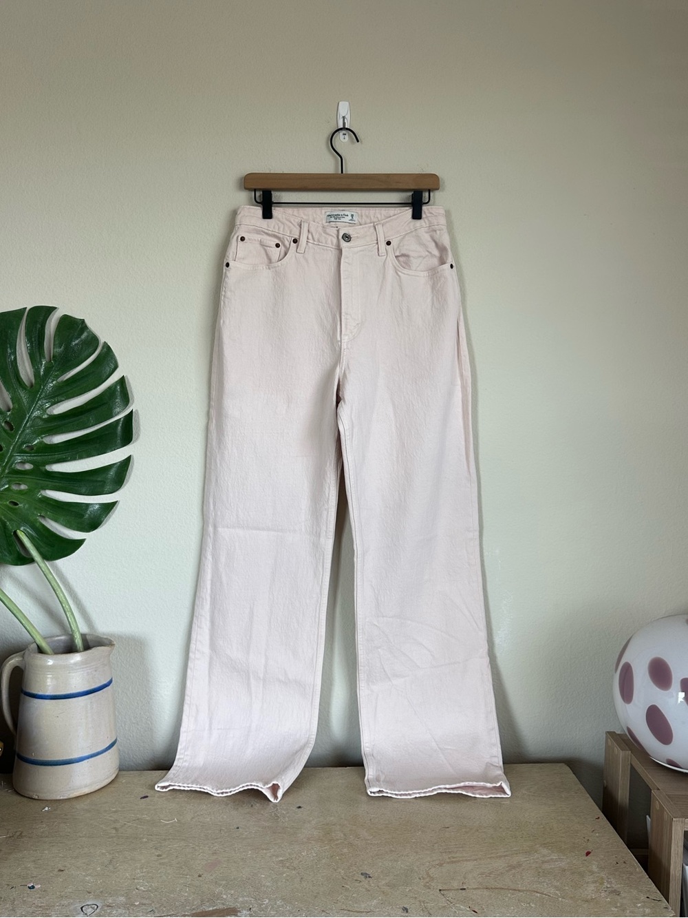 Abercrombie & Fitch The 90s Relaxed Jean High Rise in light pink